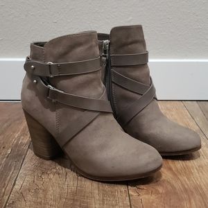 R2 Lolita Ankle Booties